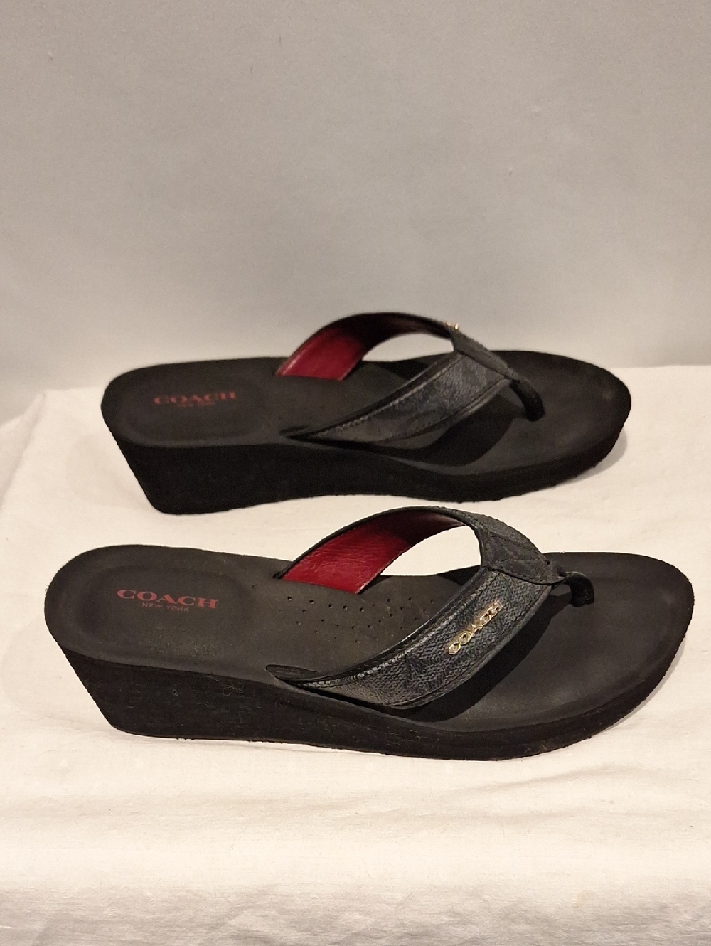 Coach Jolene  Black Wedge Thong Sandals with Red Lining Size 8.5 - Picture 3 of 7